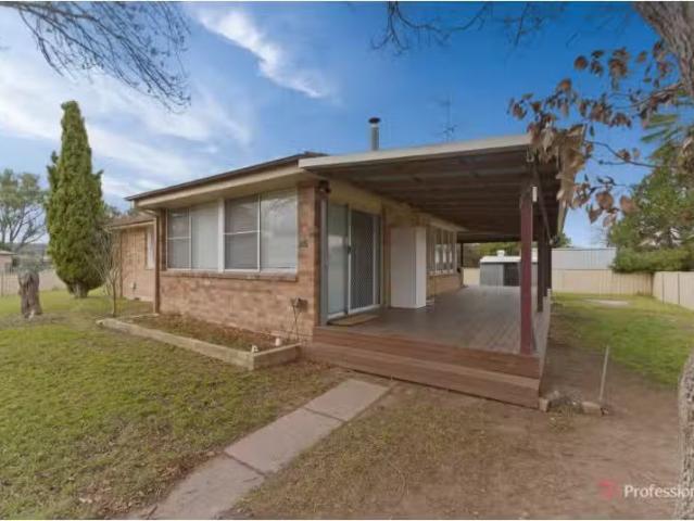 26 Mcbean Avenue, ARMIDALE House for rent Listed by Mandy Lis.