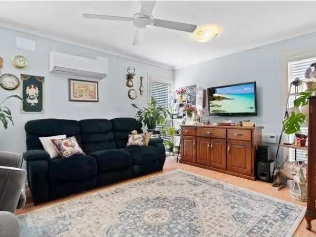 26 Mariana Cres, LETHBRIDGE PARK House for rent Listed by Kay.