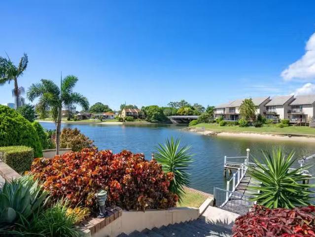 26 Maureen Court, Broadbeach Waters, QLD 4218 House for Rent