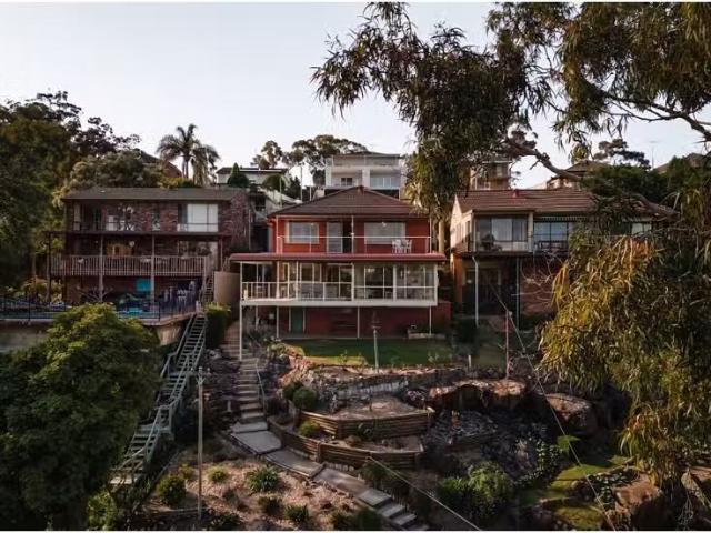 26 Moons Avenue, Lugarno House for rent Listed by Hayley Hanb.