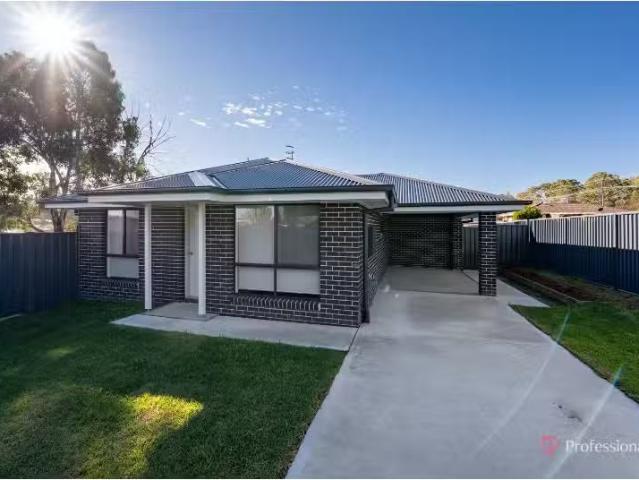 2/6 Niagara Street, Armidale Townhouse for rent Listed by Man.