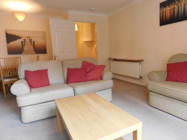 26, Poplar Lane, Edinburgh, EH6 7HD 2 bed flat to rent £1,325 pcm £306 pw