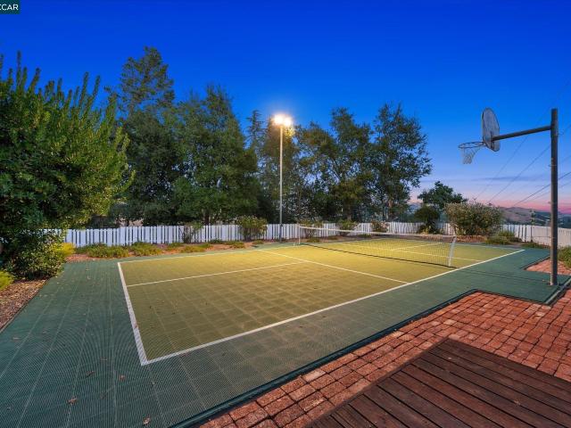 26 Ravenhill Ln