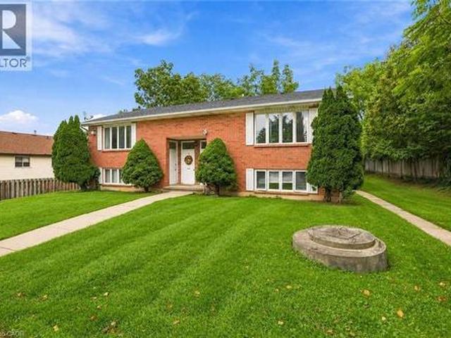 26 Renfrew Street E, Caledonia, ON, N3W 1E8 house for sale | Listing ID 40864 | Royal LePage