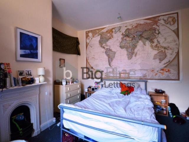 26 Royal Park Avenue, Hyde Park. 3 bed property to rent £1,521 pcm £351 pw