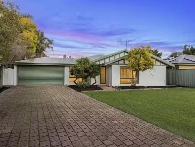 26 Skua Grove, Seville Grove, WA 6112