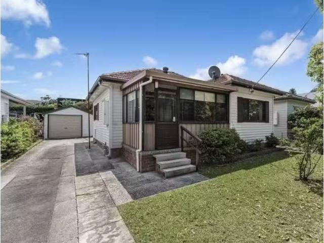 26 Storey Street, Fairy Meadow House for rent Listed by Karen.