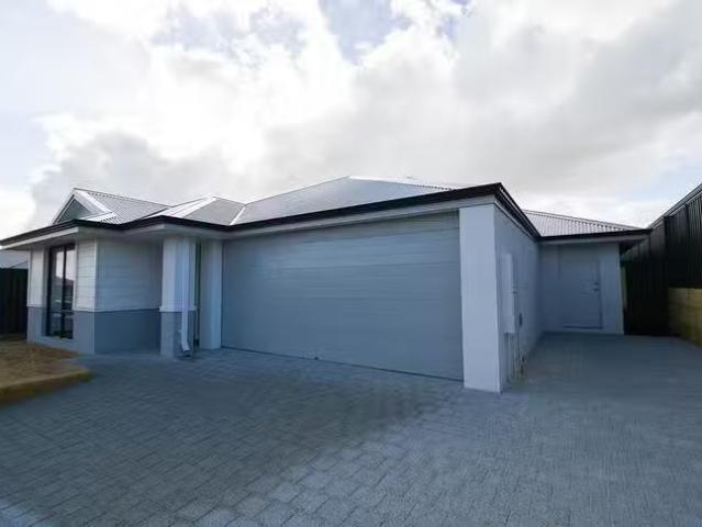 26B Lauderdale Road, Madora Bay, WA 6210
