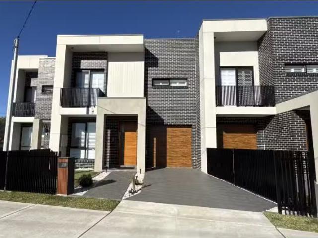 26B Rowe Avenue, Lurnea Townhouse for rent Listed by Eman Jab.