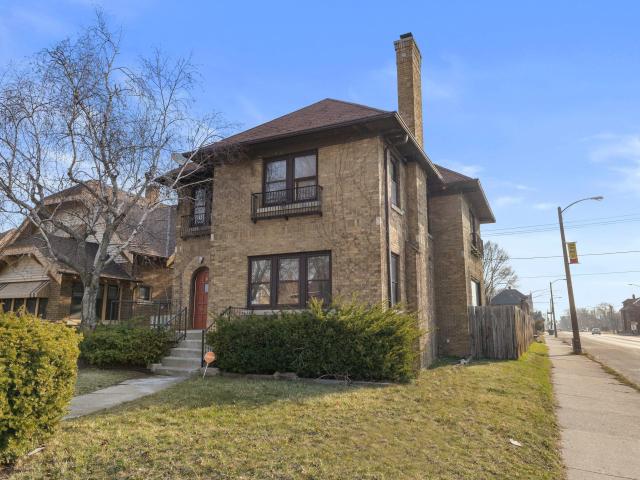 2704 N 46th St