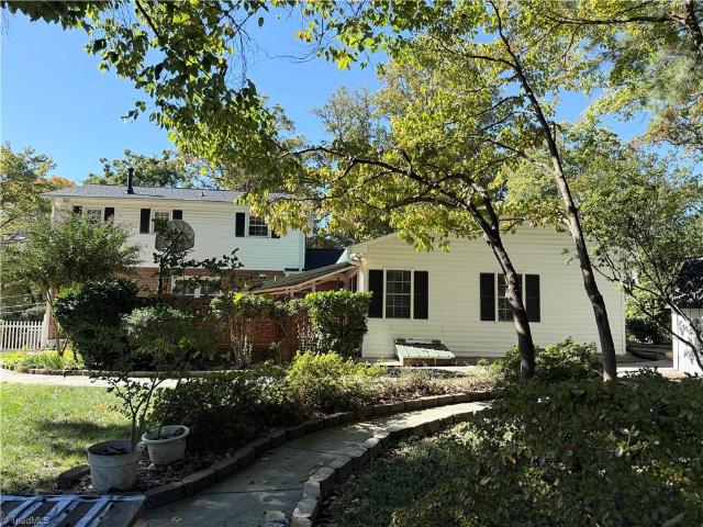 2704 Lafayette Avenue
