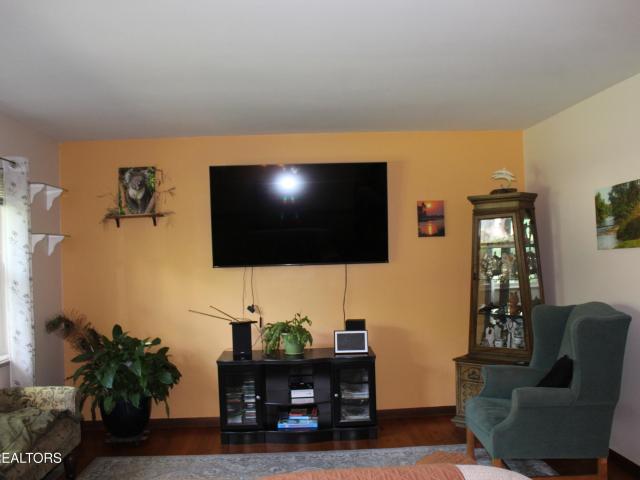 2704 Roland Lane