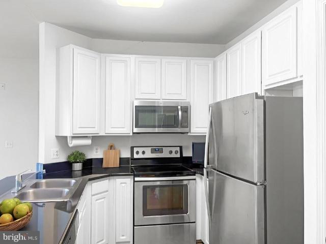 2705 Ashfield Drive # 204