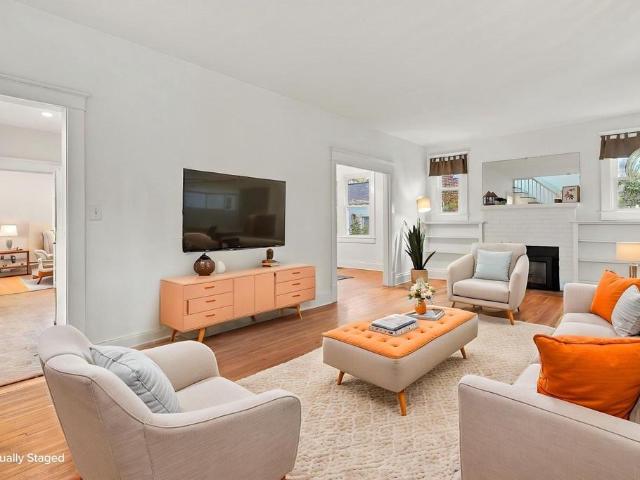 2706 Jefferson Park Ave