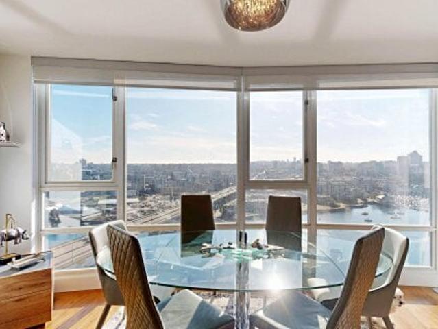 2706 1 Marinaside Crescent