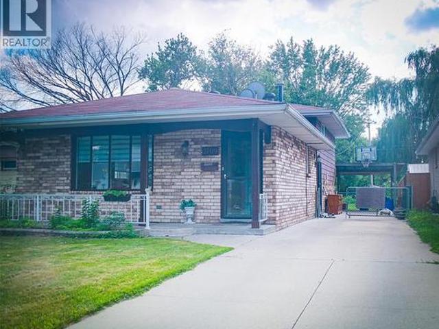 2709 Clemenceau, Windsor, ON, N8T 2P9 house for sale | Listing ID 26012 | Royal LePage