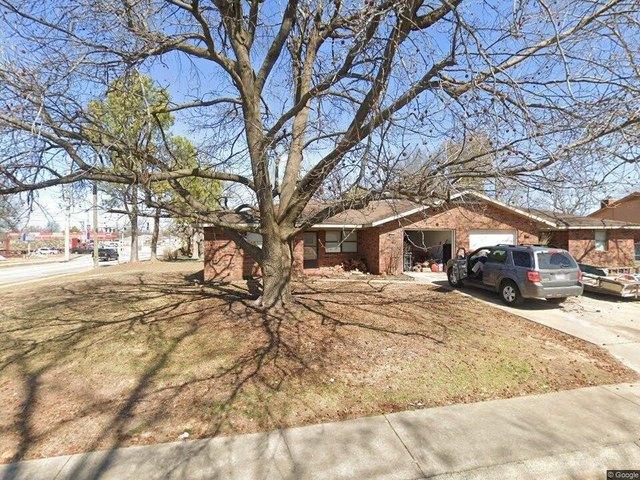 2700 McMillan Dr, Springdale, AR 72762