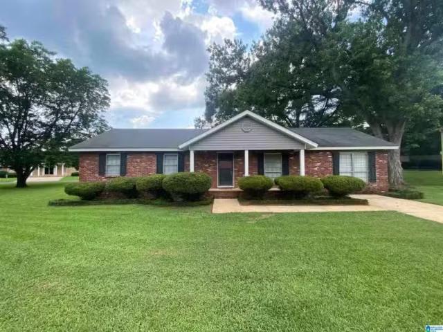 2700 DAFFODIL AVE, HUEYTOWN, AL 35023