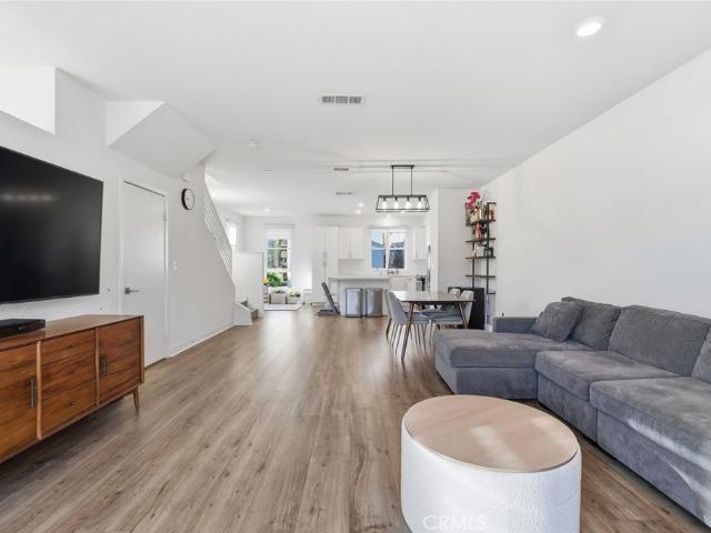 2700 E Chaucer 13