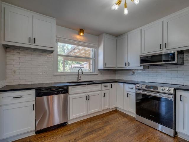 2700 Lakeland Dr