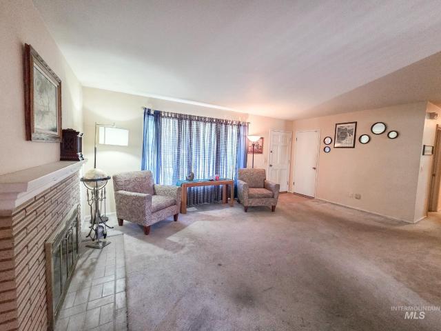 2703 Willow Dr