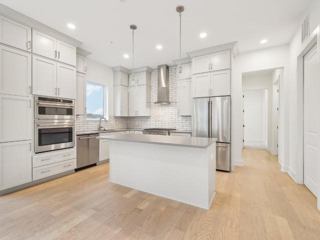 270 Dickenson Street # 302