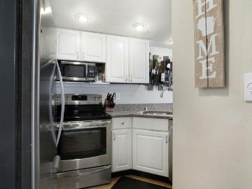 270 E Highland Ave, Milwaukee, US, WI
