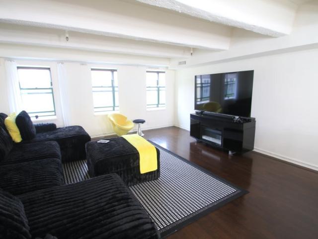 270 E Highland Ave, Unit 516