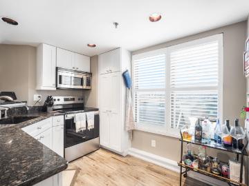 270 E Highland Ave, Unit 841