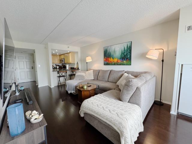 270 E Highland Ave, Unit 1042