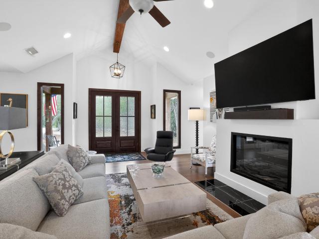 270 Rambling Oaks Dr