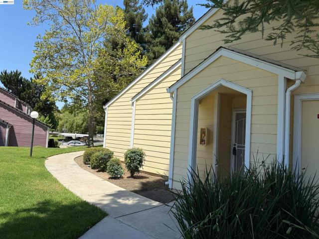 2714 Harvest Ln