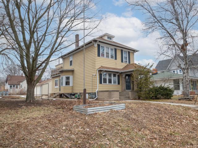 2715 N Humboldt Blvd
