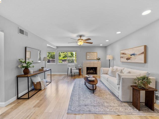 2715 Lyon Cir