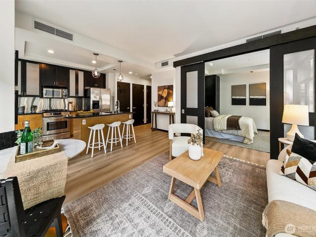 2716 Elliott Avenue # 605