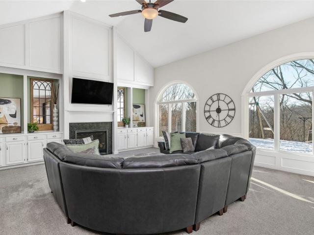 2716 Jordan Grv, West Des Moines, IA