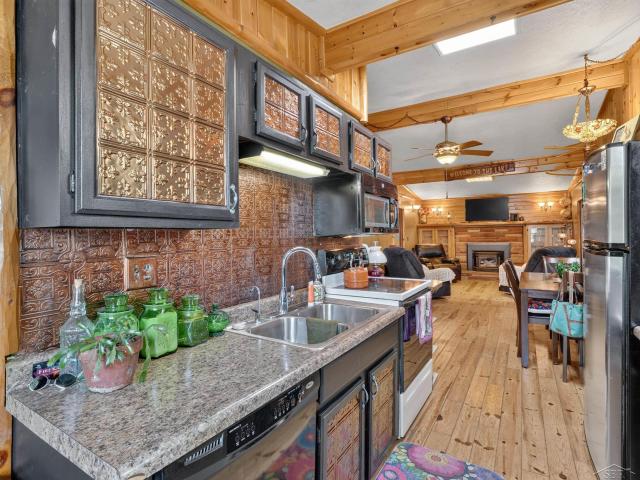 2718 Lone Pine Rd Road