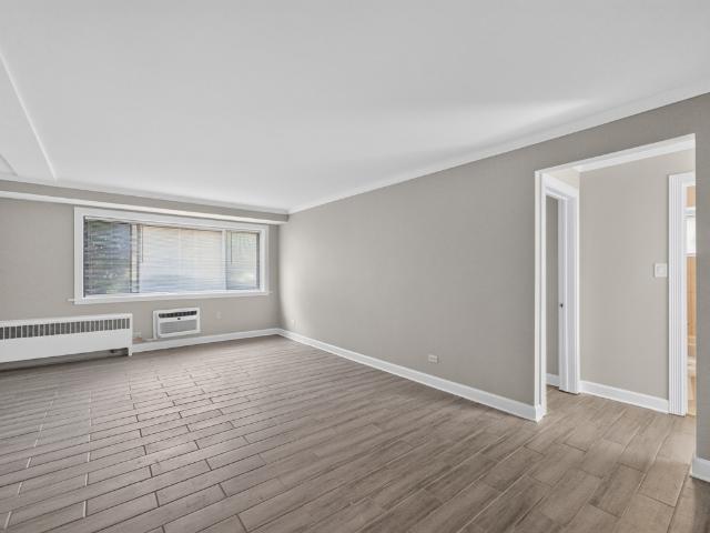 2710 W LUNT Avenue # 107