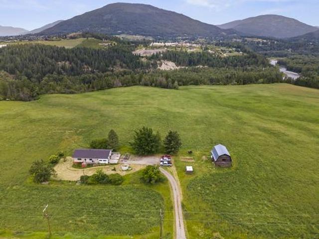 2710 38Th Street, Canyon, BC, V0B 1G2 house for sale | Listing ID 10391 | Royal LePage