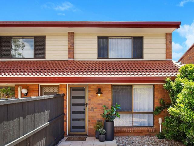 27/111 Barbaralla Drive, SPRINGWOOD, QLD 4127