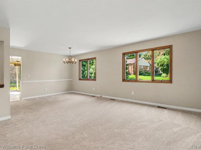 2711 Armstrong Drive