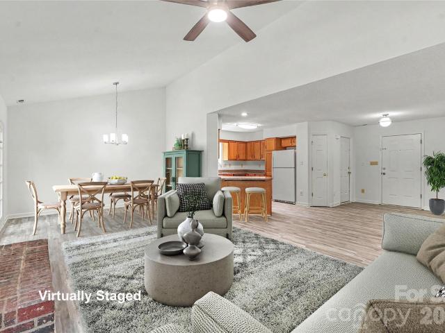 2711 Bob White Circle