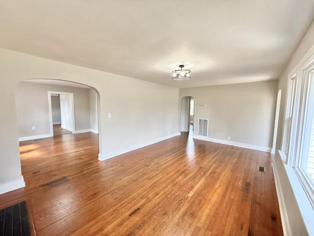 2711 Kenwood Dr