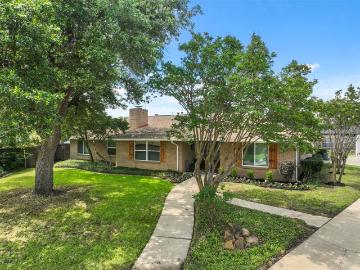 2713 Clearmeadow Court
