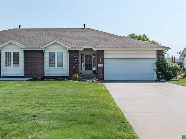 2713 Lakeview Cir, Plattsmouth, NE 68048