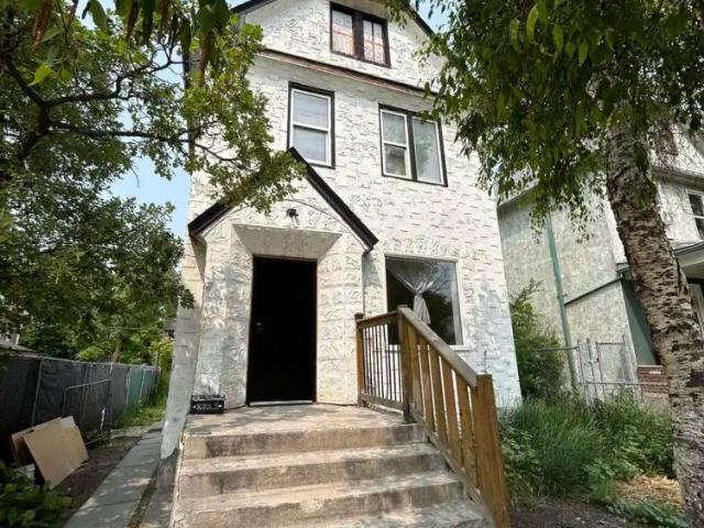 271.5 Selkirk Avenue — 271.5 A Selkirk