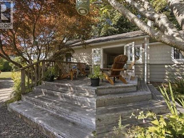 271 Cochrane Road, Gibsons, BC, V0N 1V8 house for sale | Listing ID R3154 | Royal LePage
