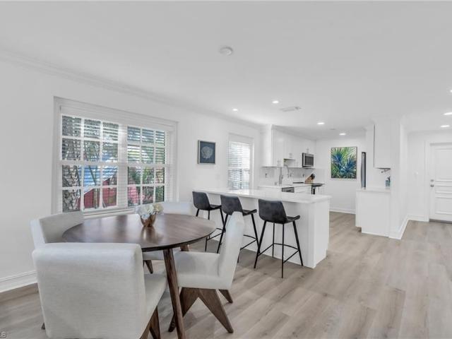 271 Broad Ave S Unit 203, Naples, US, FL