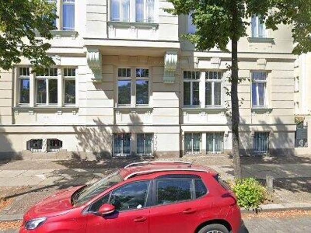271 m2 apartment for rent in Leipzig