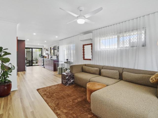 2/71 Mattocks Road, Burleigh Waters, QLD 4220